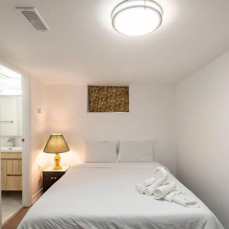 Simple & Tidy Private Rooms Toronto Luaran gambar