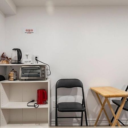 Simple & Tidy Private Rooms Toronto Luaran gambar