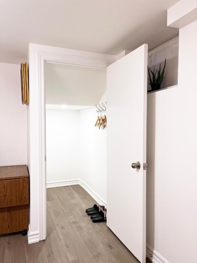 Simple & Tidy Private Rooms Toronto Luaran gambar