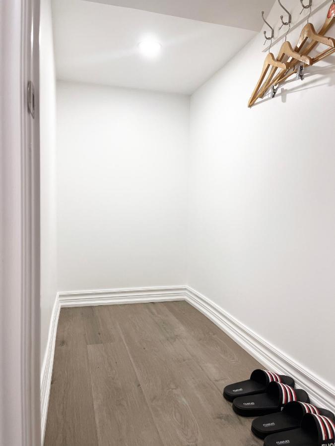 Simple & Tidy Private Rooms Toronto Luaran gambar