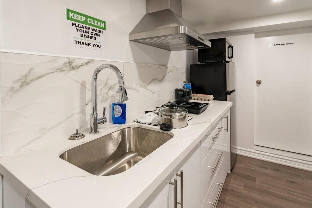 Simple & Tidy Private Rooms Toronto Luaran gambar