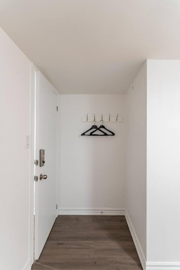 Simple & Tidy Private Rooms Toronto Luaran gambar