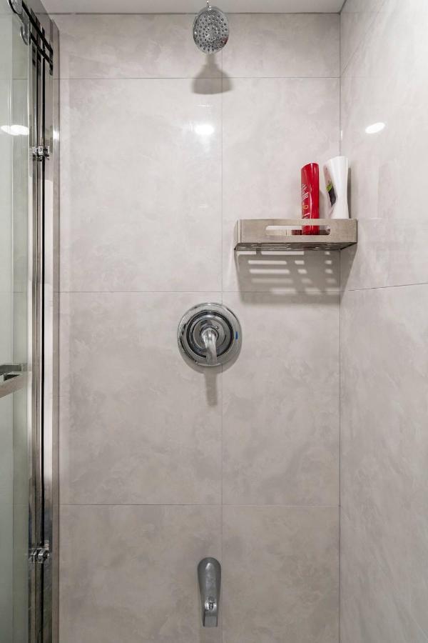 Simple & Tidy Private Rooms Toronto Luaran gambar