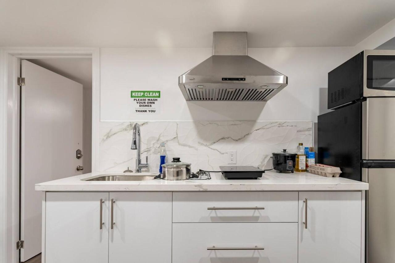 Simple & Tidy Private Rooms Toronto Luaran gambar