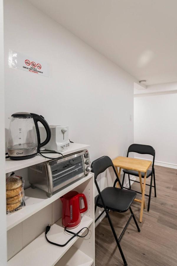 Simple & Tidy Private Rooms Toronto Luaran gambar