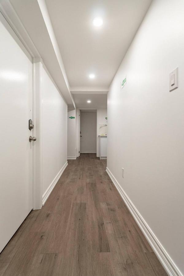 Simple & Tidy Private Rooms Toronto Luaran gambar