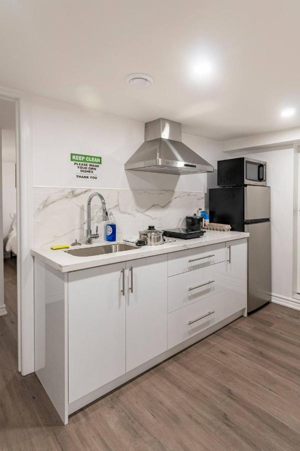 Simple & Tidy Private Rooms Toronto Luaran gambar