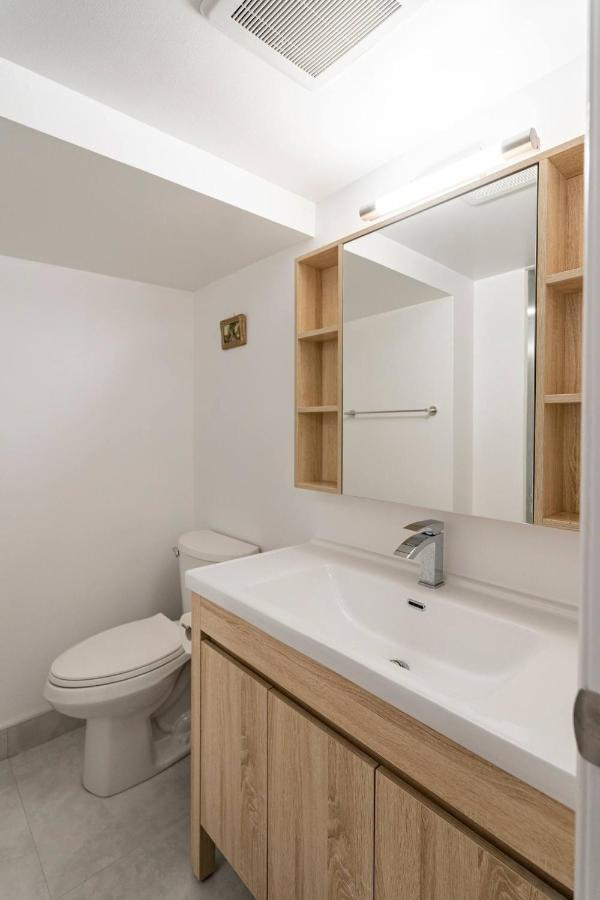 Simple & Tidy Private Rooms Toronto Luaran gambar